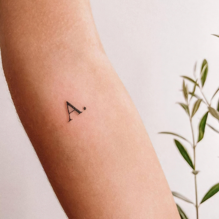 Buchstaben-Tattoo